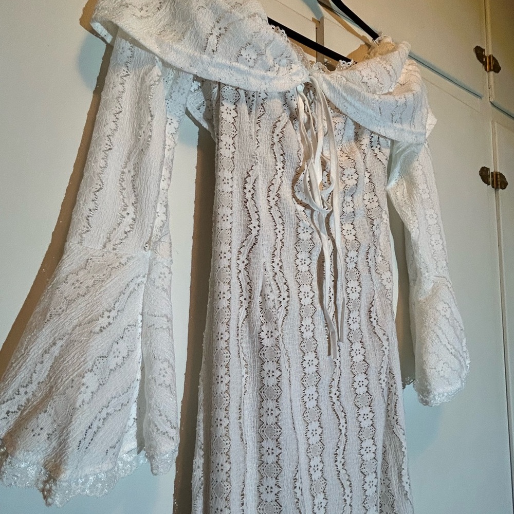 Elegant White Lace Off-Shoulder Dress - Picture 12 of 15